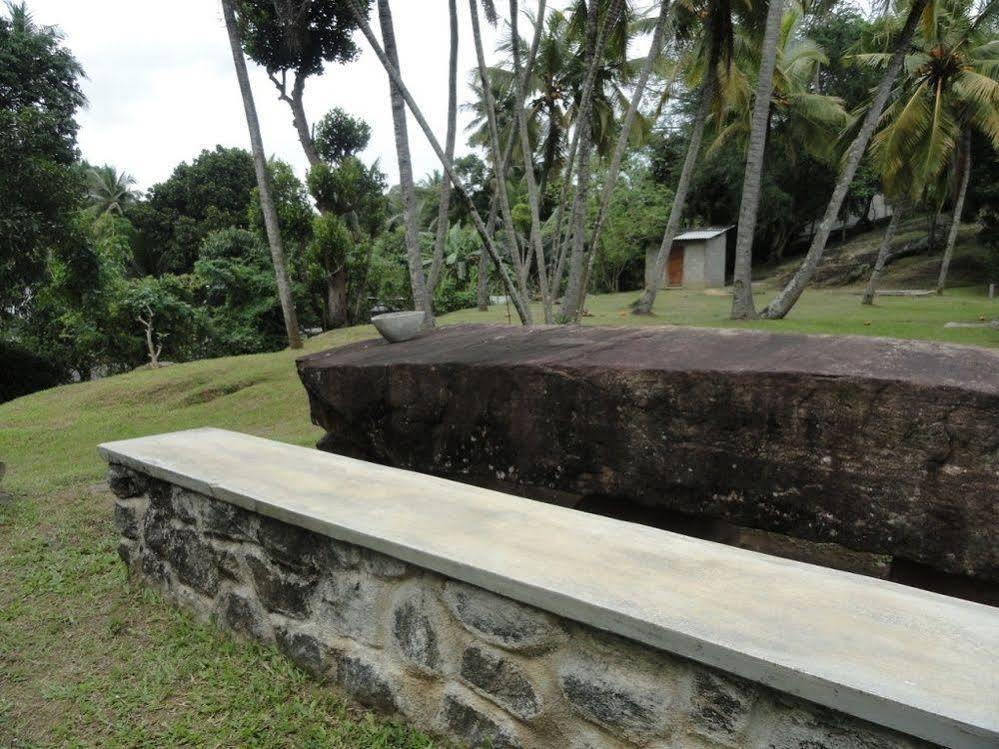 Serendip Stone Bungalow Kundasale Exterior foto